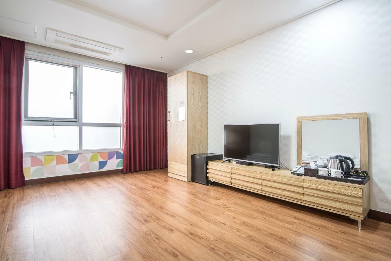 Breeze Bay Hotel Seogwipo Zewnętrze zdjęcie